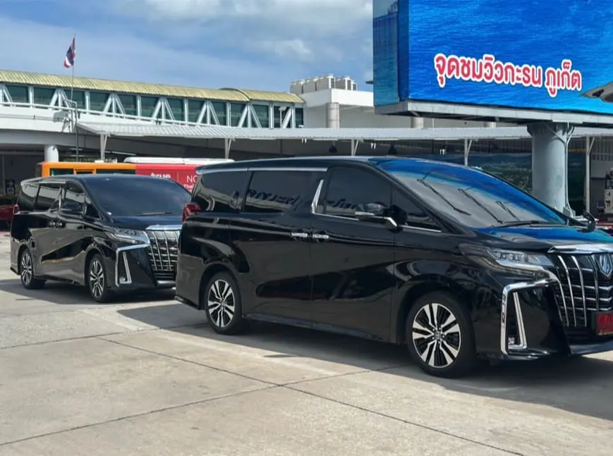 รถ Alphard รอรับผู้โดยสารที่จุดนัดรับสนามบินภูเก็ต