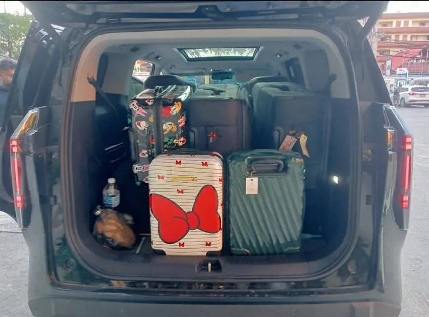 พื้นที่เก็บกระเป๋าเดินทางท้ายรถ Alphard